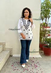 Siyara Short Cotton Chikankari Kurti - White